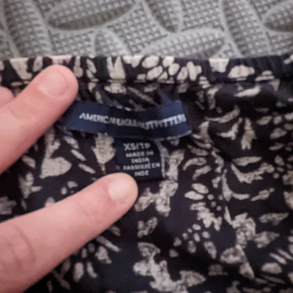 Too small - Picture 1 of 2